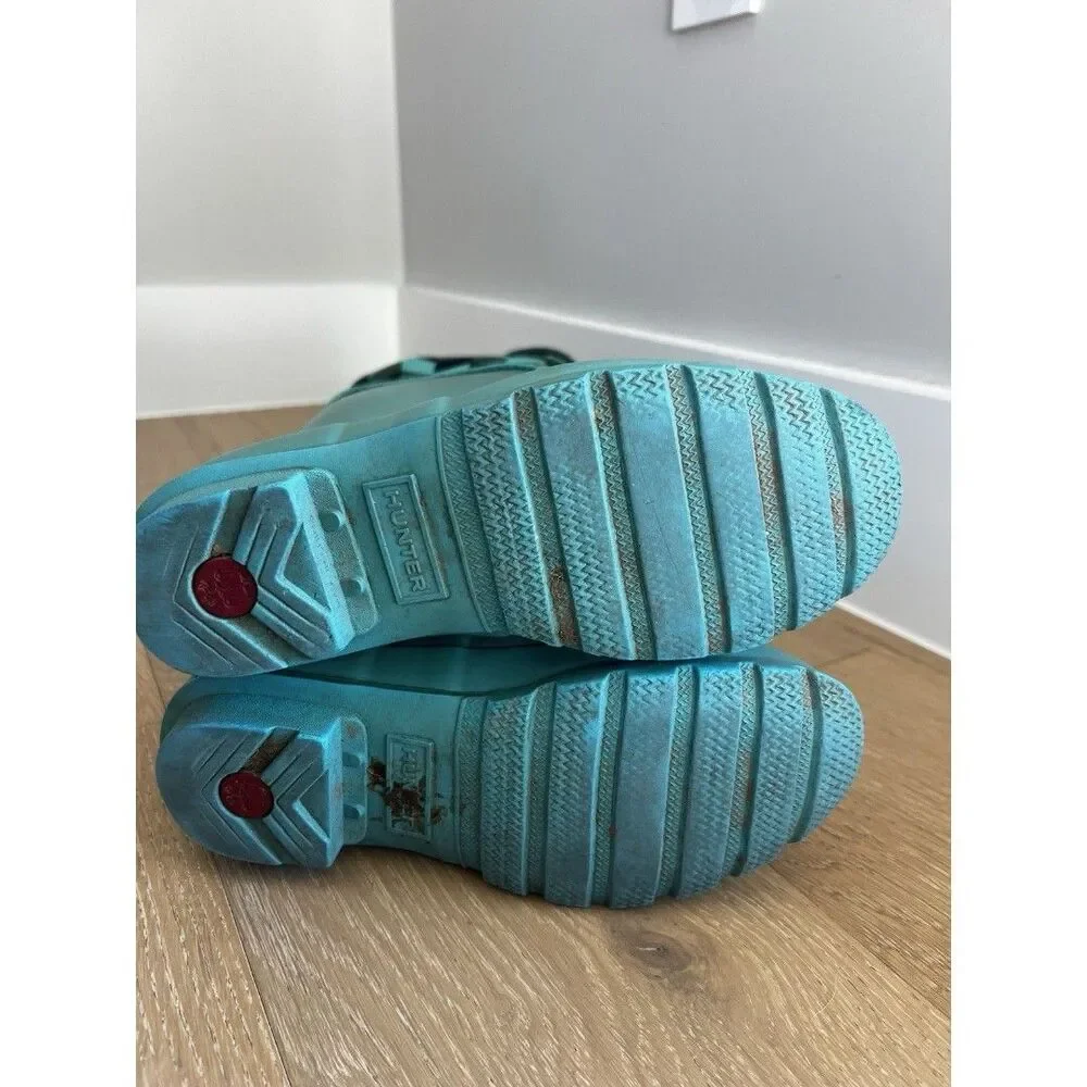 Hunter: Original Tall Teal Blue Rain Boots w/ Knit Fleece Boot Socks (L): Size 6